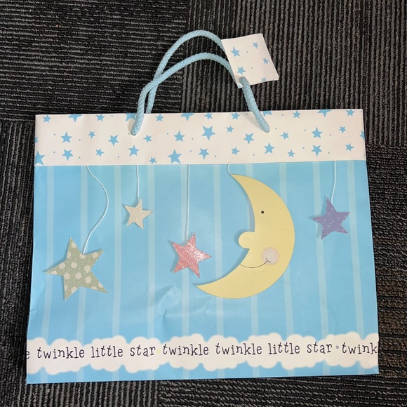 Brand New Fancy Baby Gift Bags 5 Large 2 Small - Picture 7 of 15